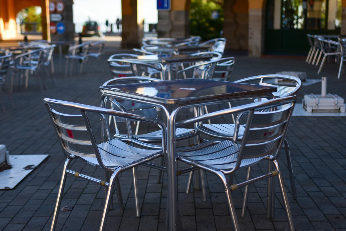 Chaises de bistrot en métal