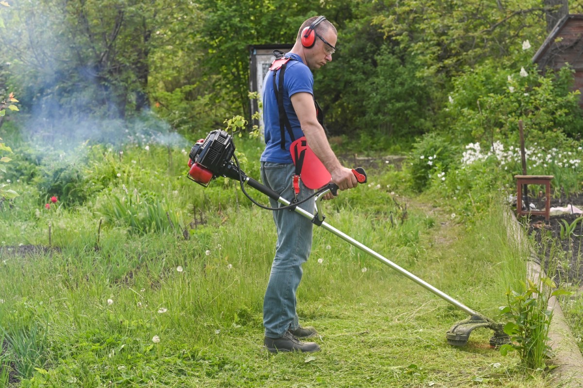 Choisir l’essence adéquate pour votre rotofil thermique