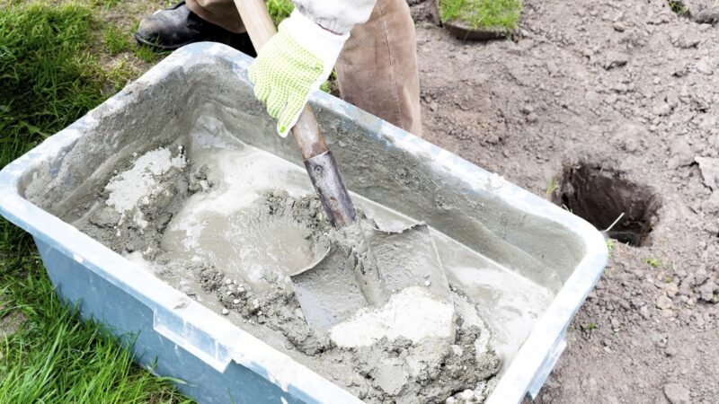 L’installation de dalles en béton de chaux dans les jardins historiques